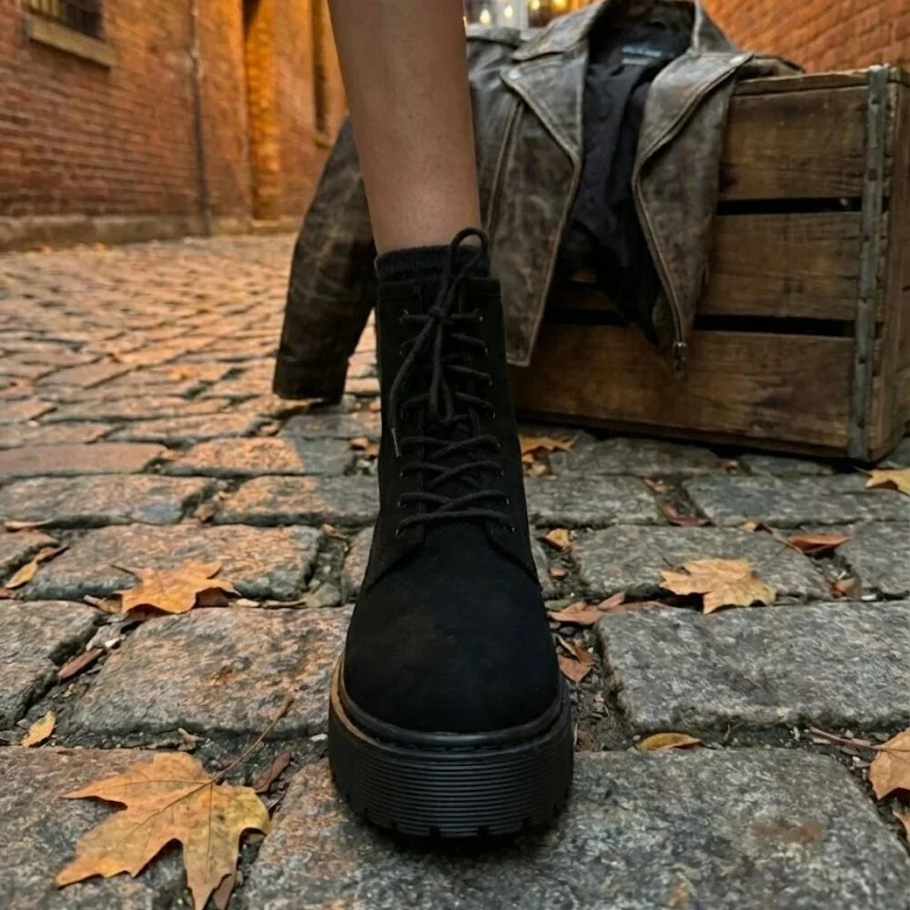 NWT Bonnibel Black Chunky Platform Combat Boots 1.5” Lug Sole Grunge